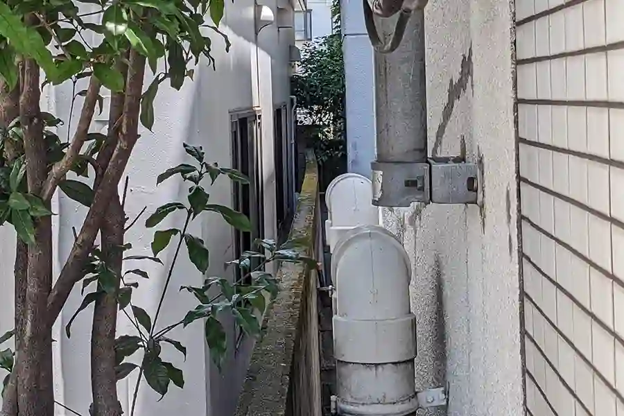 ブロック塀のゆがみ