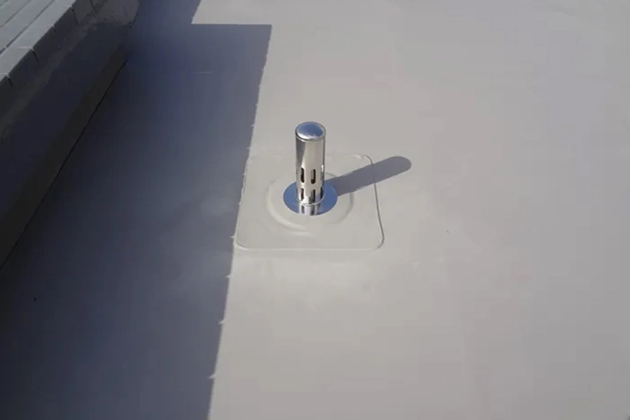 脱気筒はシート下の湿気を逃がしてくれる優れもの