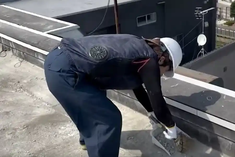 空調服などで暑さ対策をしている