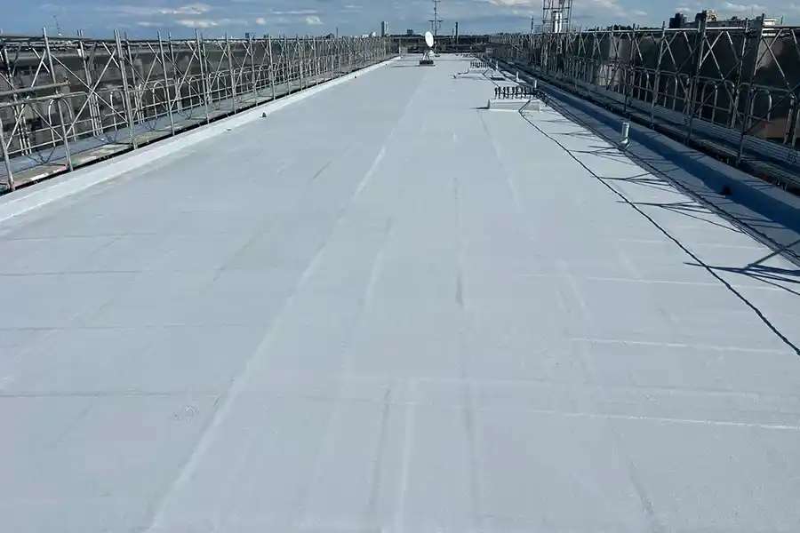 ビルの屋上にに施工されたアスファルト防水