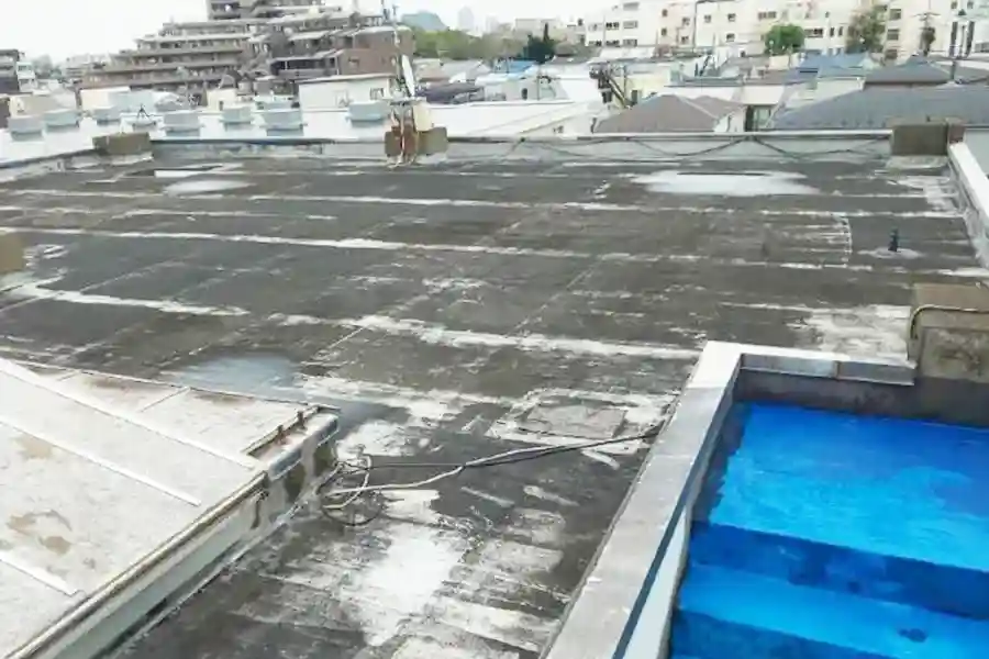 劣化したゴムシート防水