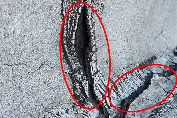 施工不良や下地処理の問題